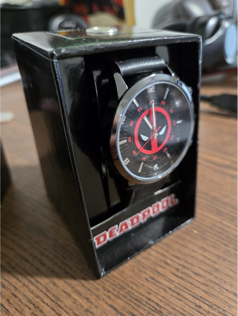 Marvel Deadpool Logo Quartz Watch 40mm With Cufflinks